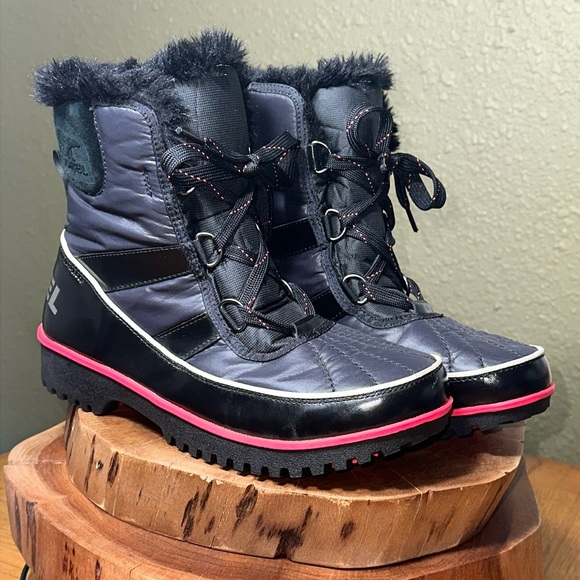 SOREL Women’s Tivoli II Boot (Black/Pink) - Picture 1 of 14